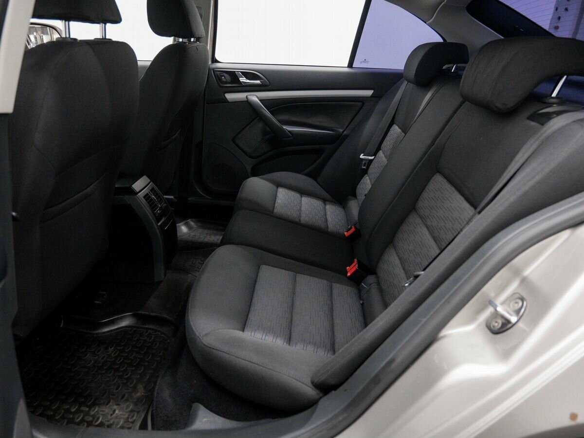 Skoda Octavia с пробегом — 2011 год. Фото: #10