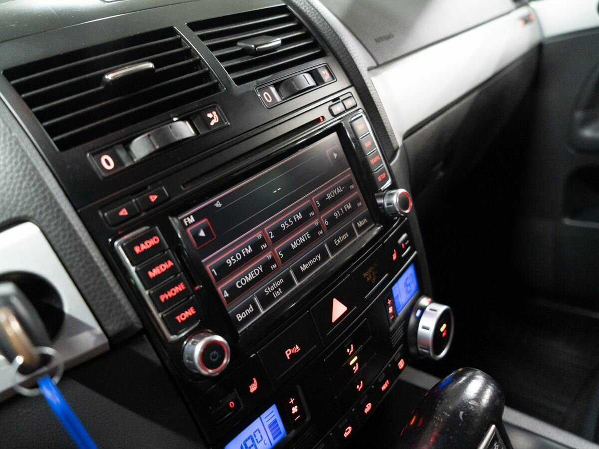 Volkswagen Touareg с пробегом — 2008 год. Фото: #10