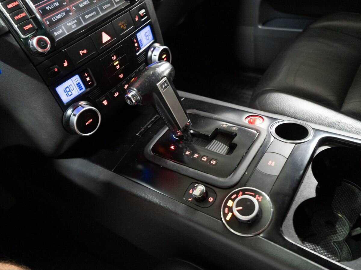 Volkswagen Touareg с пробегом — 2008 год. Фото: #11