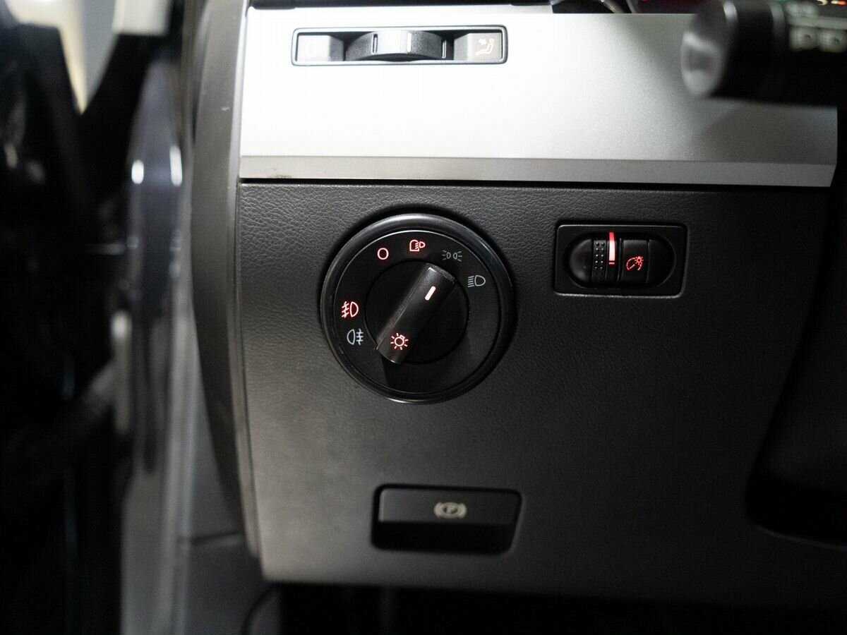 Volkswagen Touareg с пробегом — 2008 год. Фото: #14