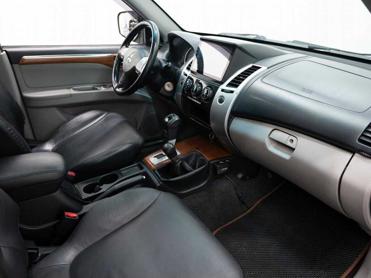 Mitsubishi Pajero Sport с пробегом — 2008 год. Фото: #9