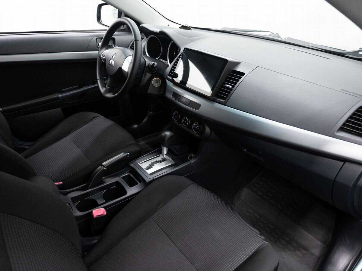 Mitsubishi Lancer с пробегом — 2011 год. Фото: #10
