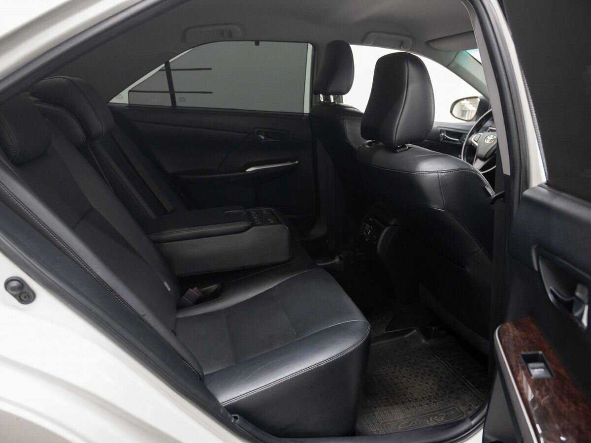 Toyota Camry с пробегом — 2014 год. Фото: #9