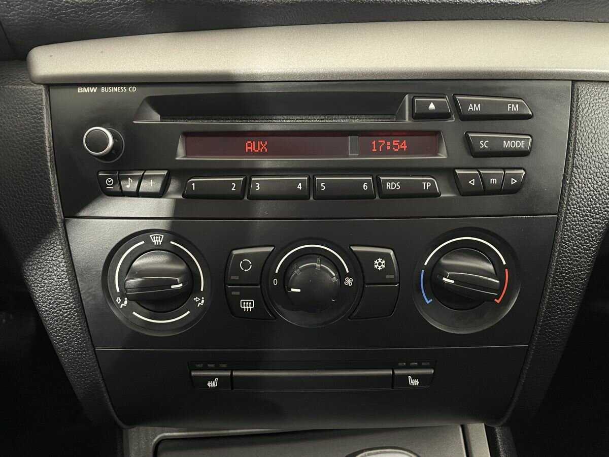 BMW 1 серии с пробегом — 2010 год. Фото: #10