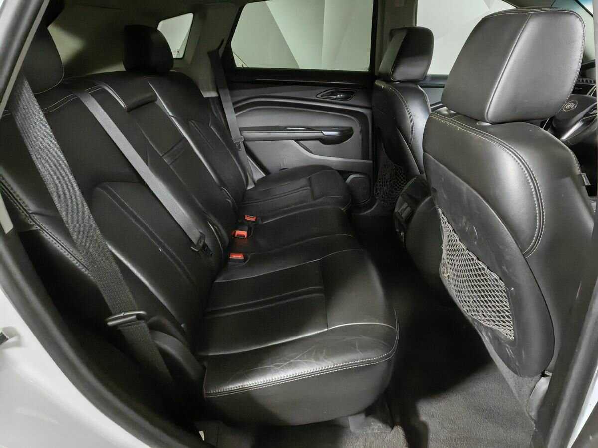 Cadillac SRX с пробегом — 2014 год. Фото: #11