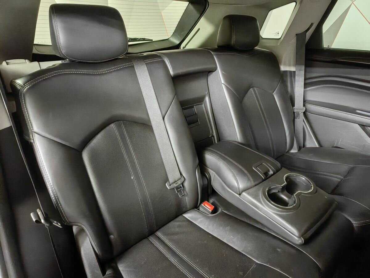 Cadillac SRX с пробегом — 2014 год. Фото: #12