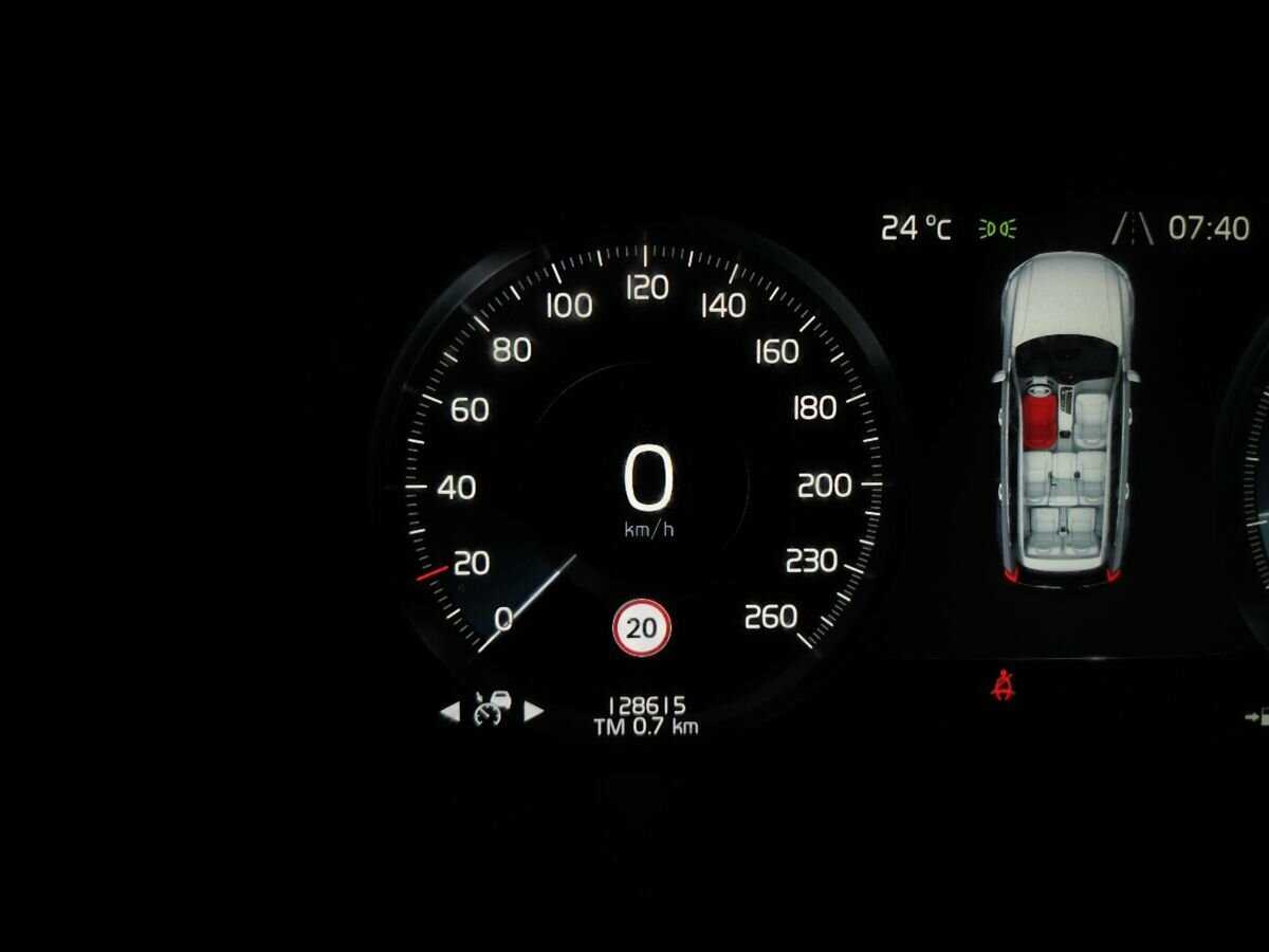 Volvo XC90 с пробегом — 2015 год. Фото: #16