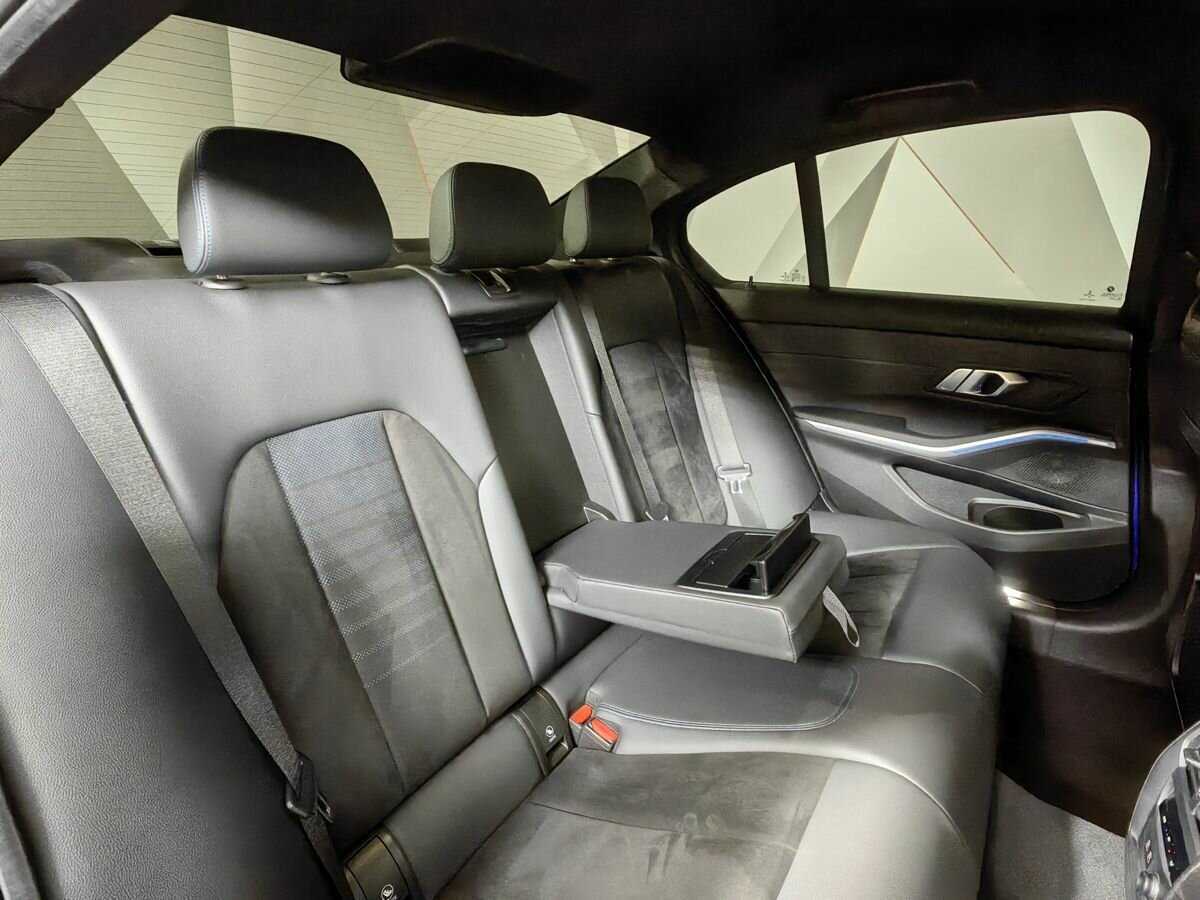 BMW 3 серии с пробегом — 2020 год. Фото: #11