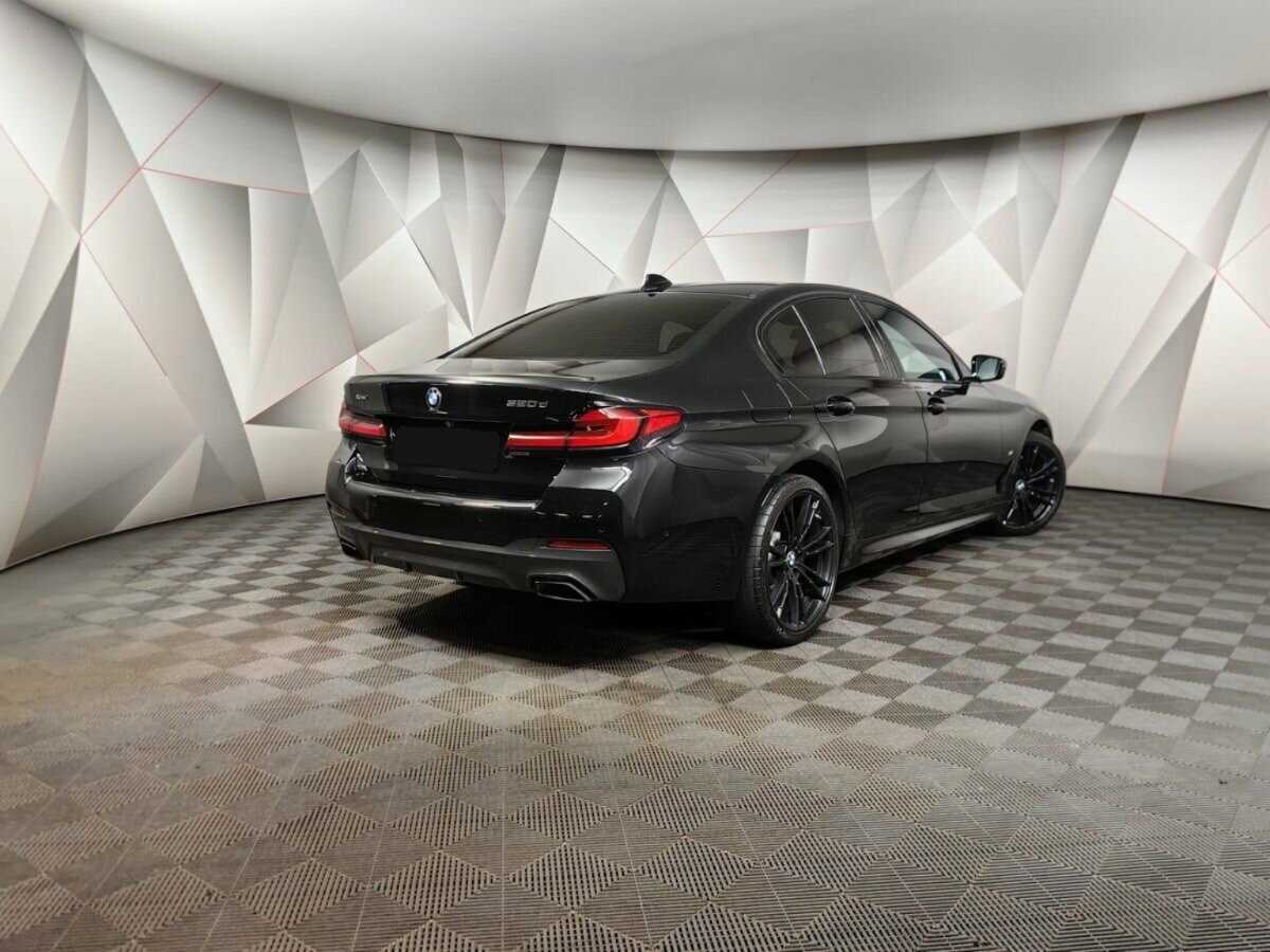 BMW 5 серии с пробегом — 2021 год. Фото: #1
