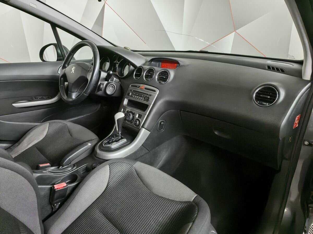 Peugeot 308 с пробегом — 2011 год. Фото: #8