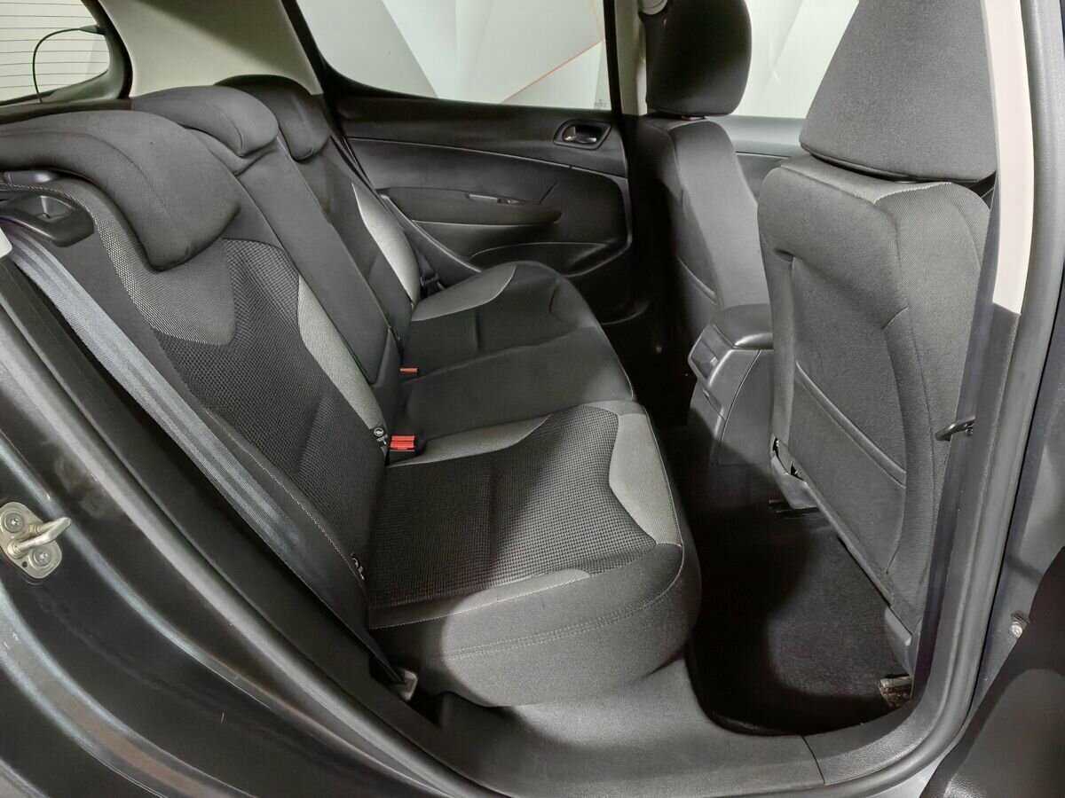 Peugeot 308 с пробегом — 2011 год. Фото: #11