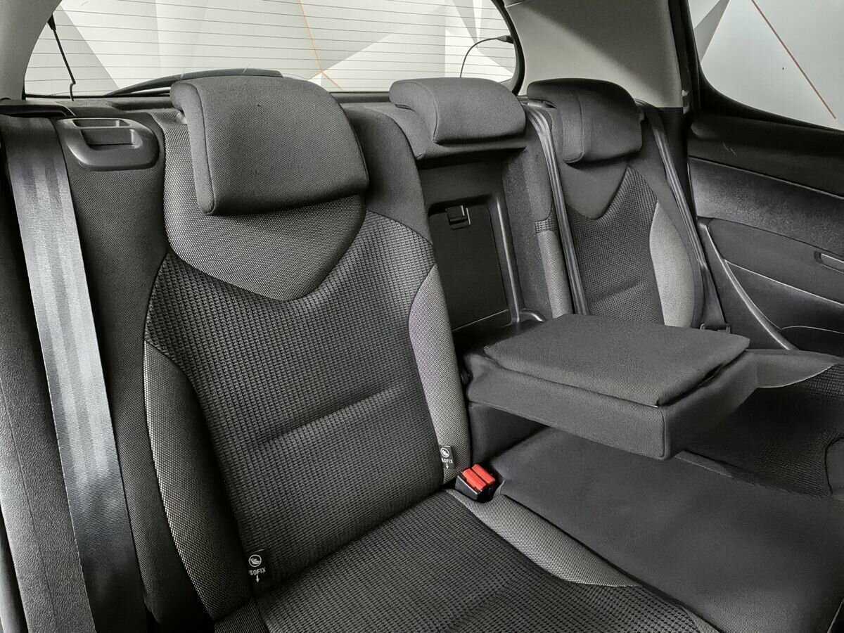 Peugeot 308 с пробегом — 2011 год. Фото: #12