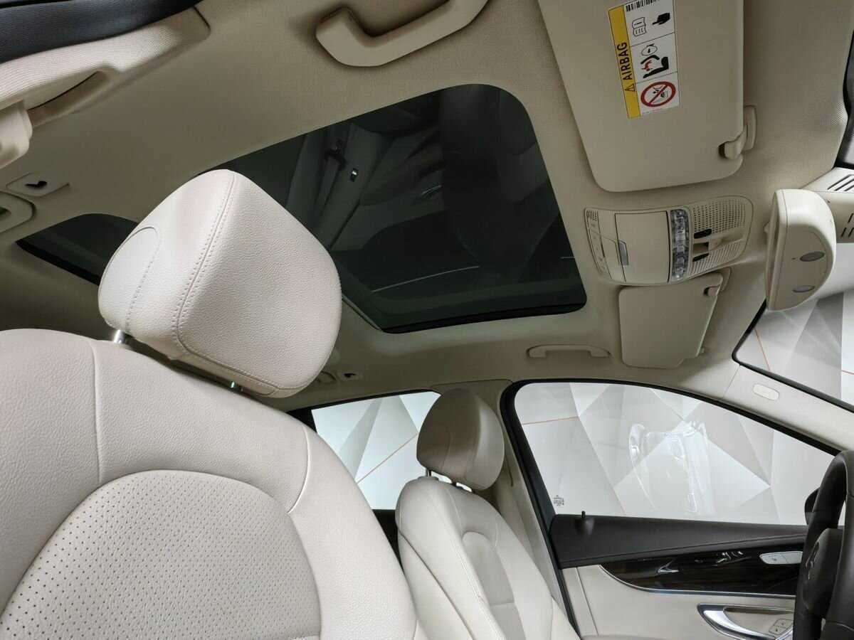 Mercedes-Benz GLC с пробегом — 2016 год. Фото: #16