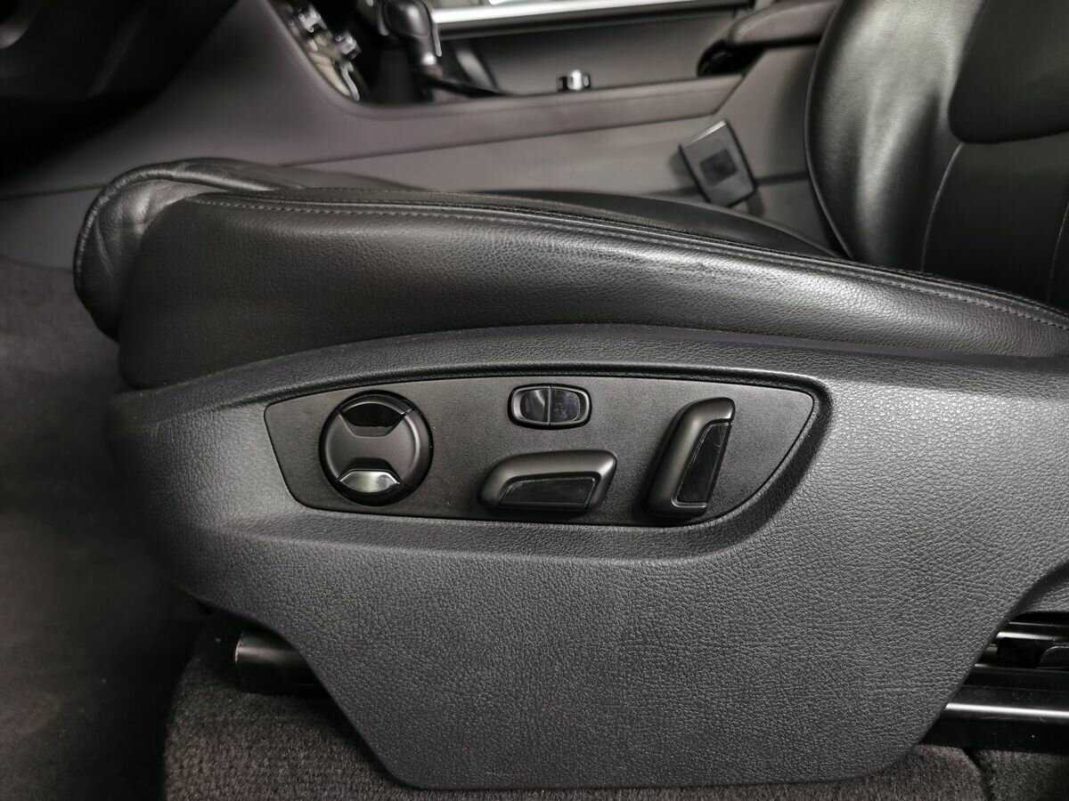 Volkswagen Touareg с пробегом — 2011 год. Фото: #15
