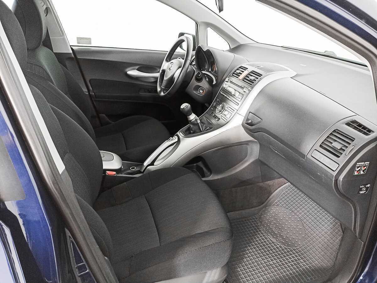 Toyota Auris с пробегом — 2008 год. Фото: #8