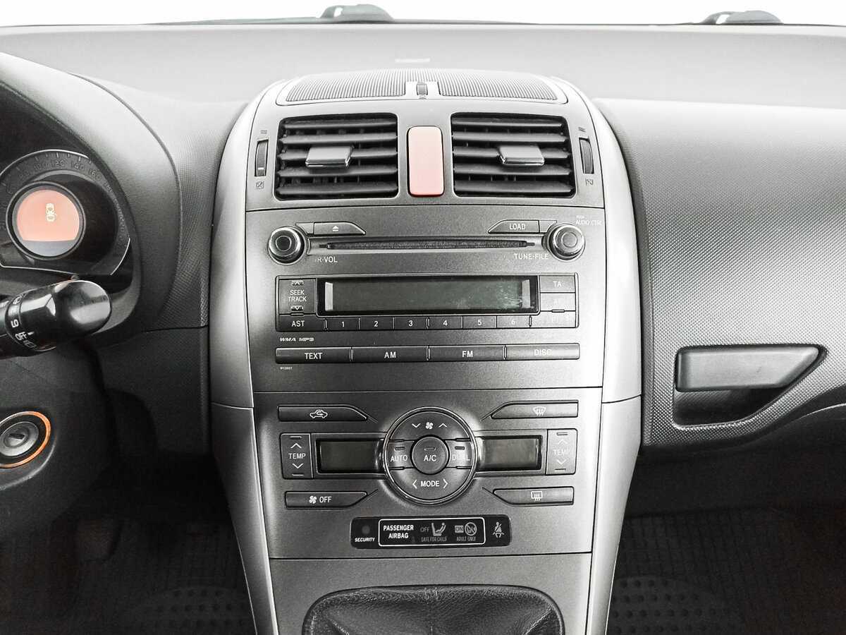 Toyota Auris с пробегом — 2008 год. Фото: #12