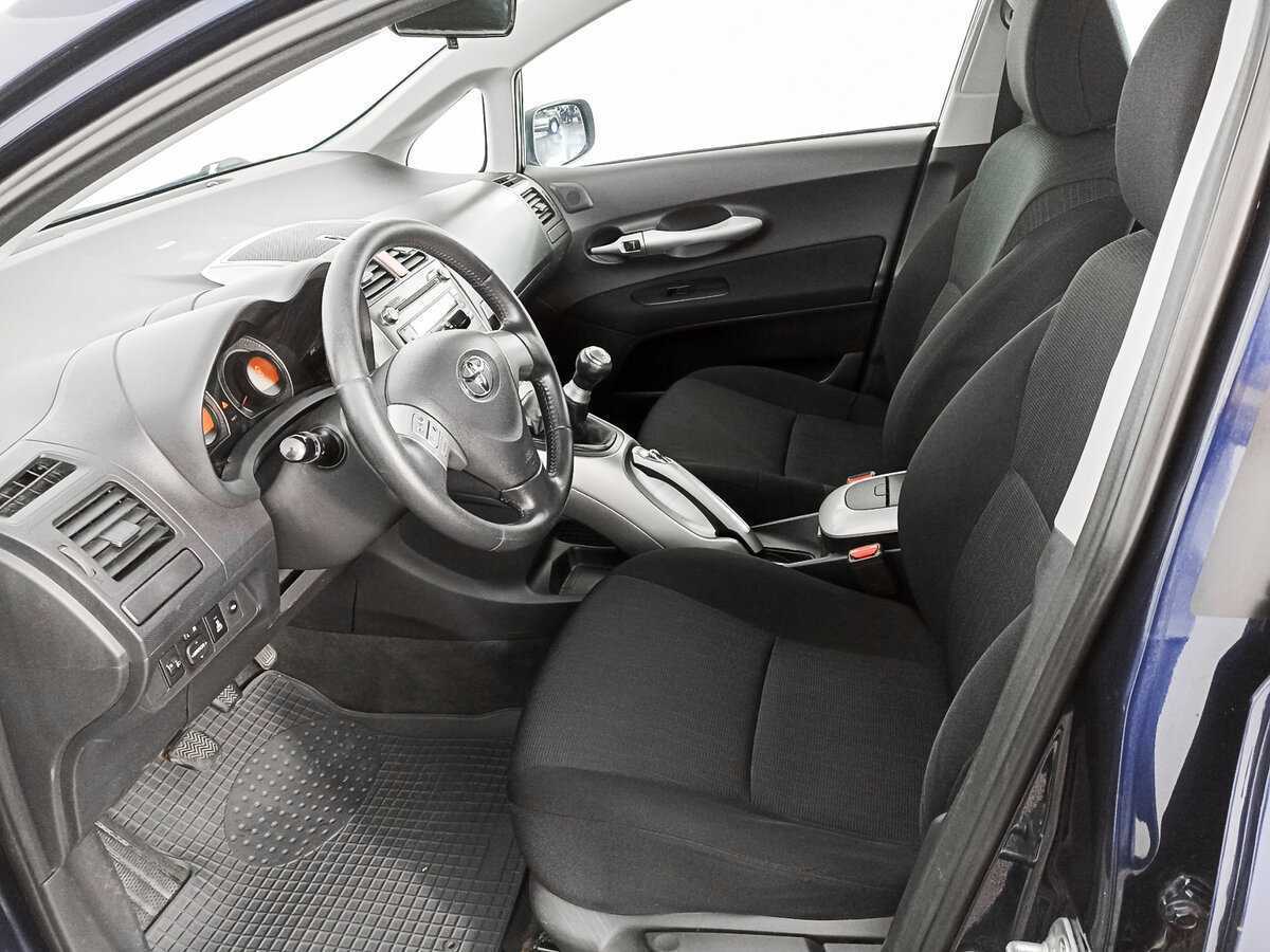 Toyota Auris с пробегом — 2008 год. Фото: #13