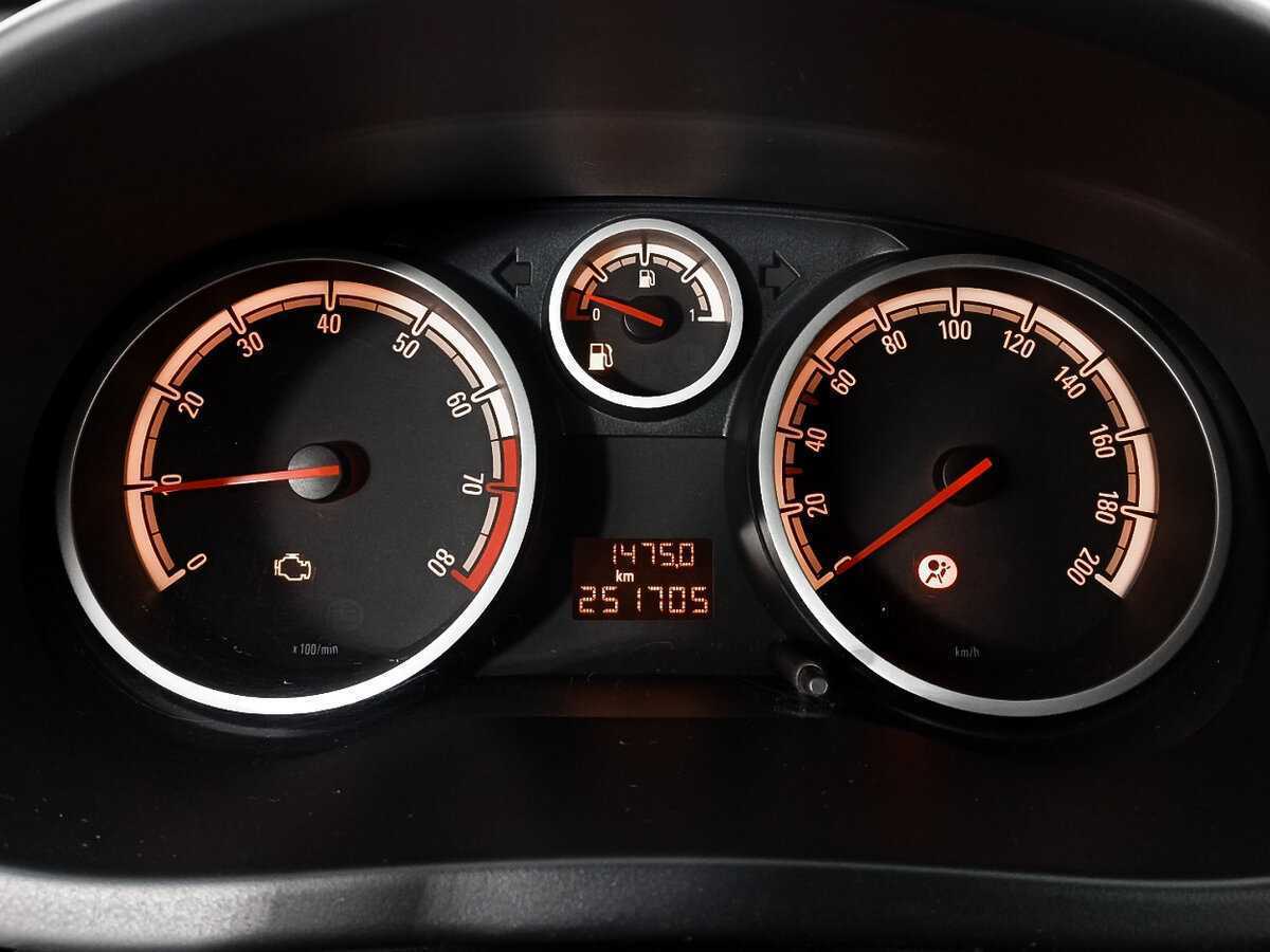 Opel Corsa с пробегом — 2008 год. Фото: #10