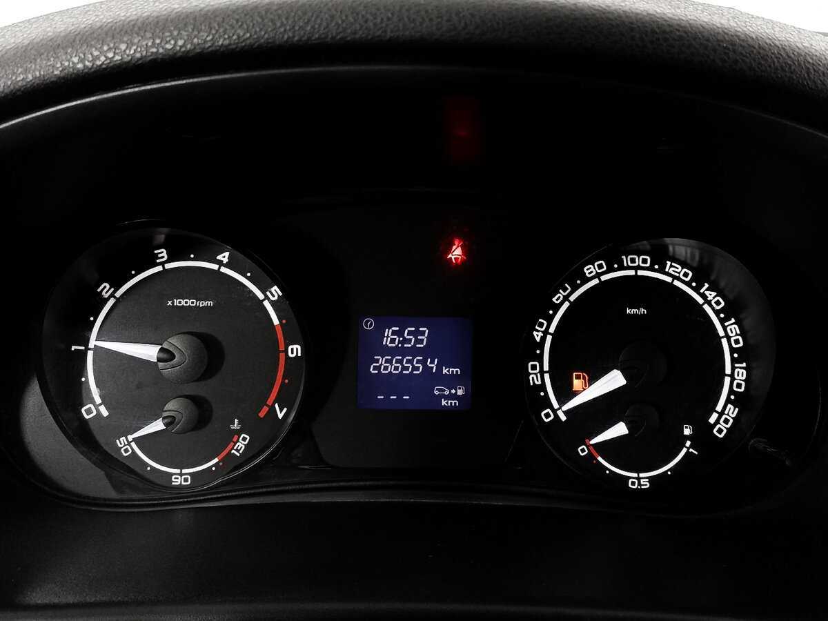 Lada (ВАЗ) Priora с пробегом — 2014 год. Фото: #8