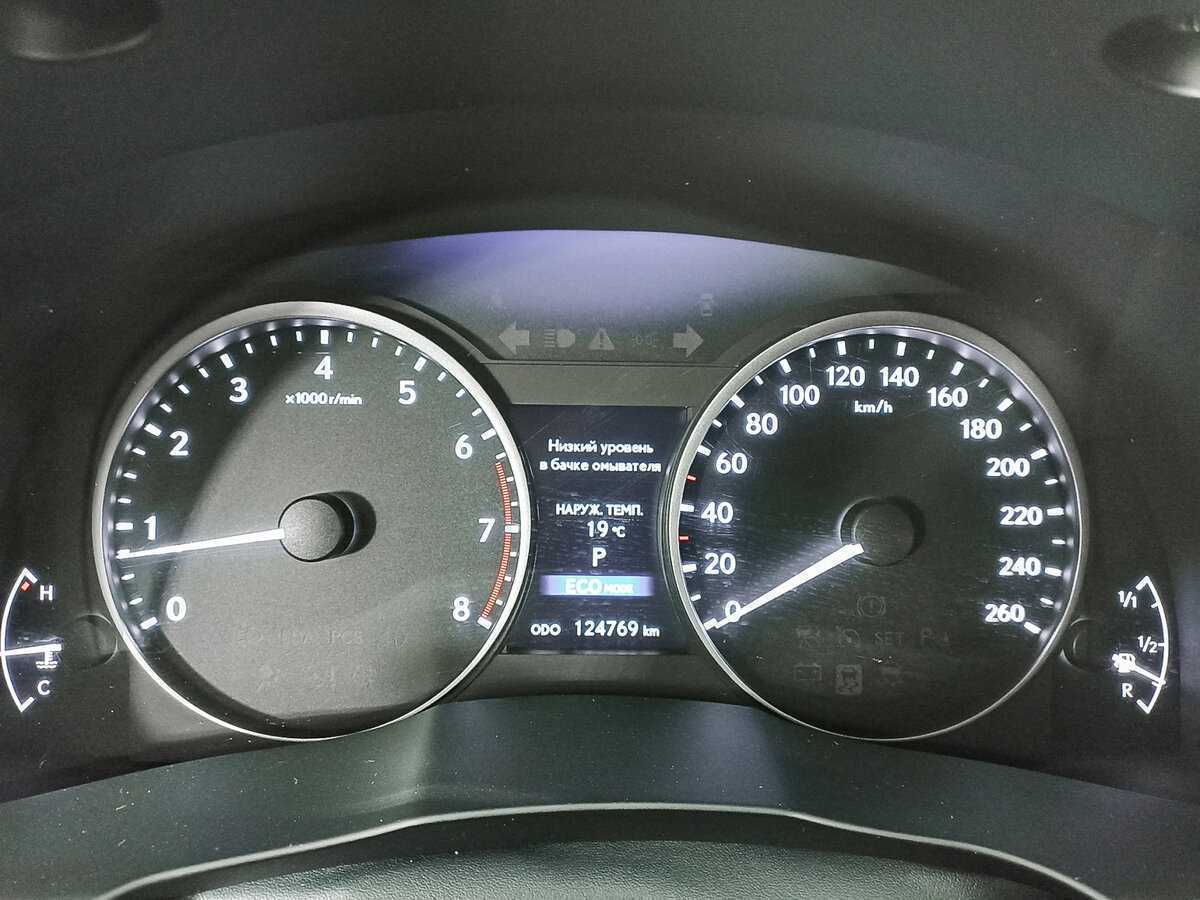 Lexus ES с пробегом — 2015 год. Фото: #7