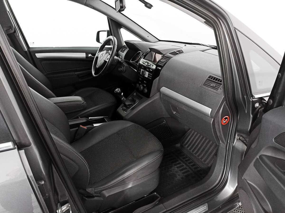 Opel Zafira с пробегом — 2011 год. Фото: #5