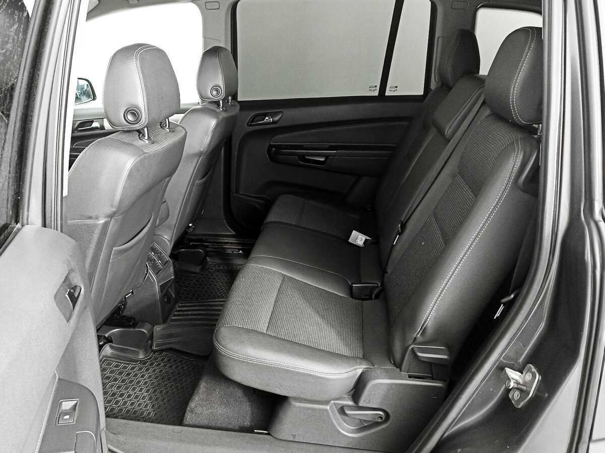 Opel Zafira с пробегом — 2011 год. Фото: #6