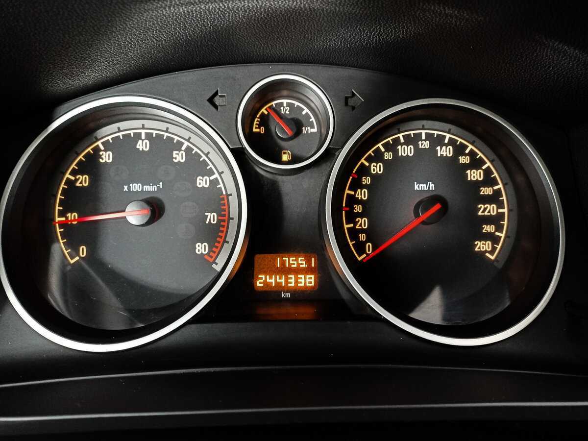 Opel Zafira с пробегом — 2011 год. Фото: #7