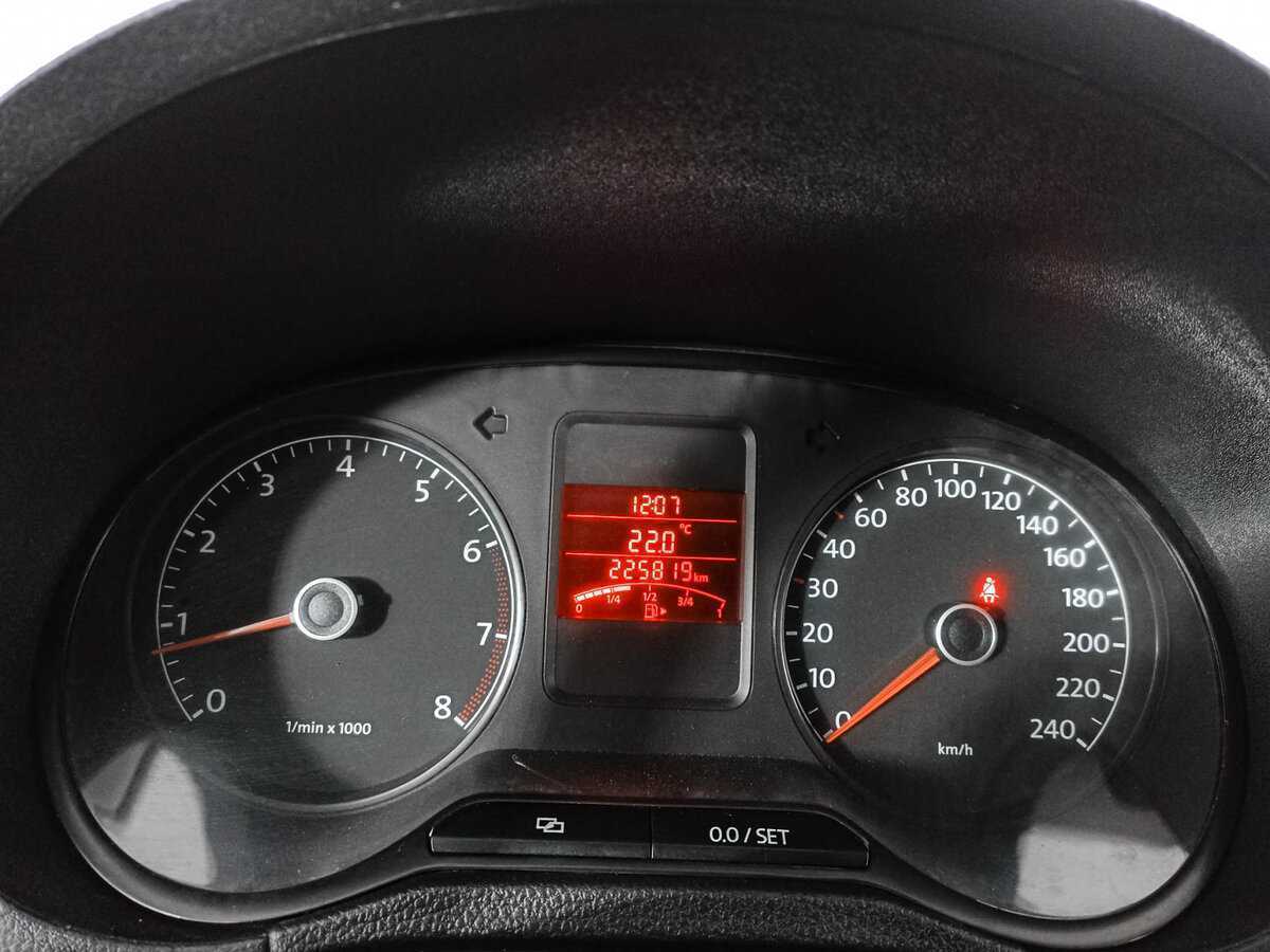 Volkswagen Polo с пробегом — 2011 год. Фото: #10