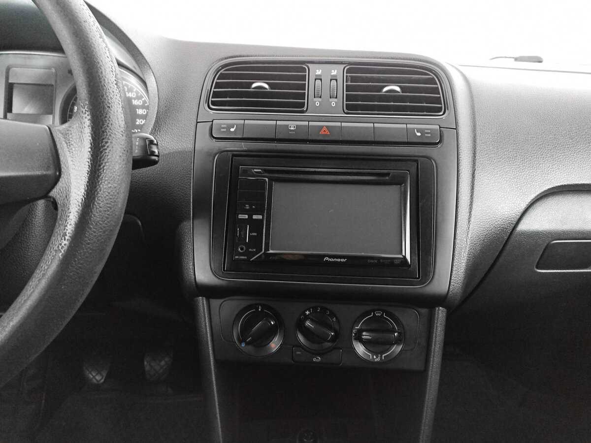 Volkswagen Polo с пробегом — 2011 год. Фото: #12