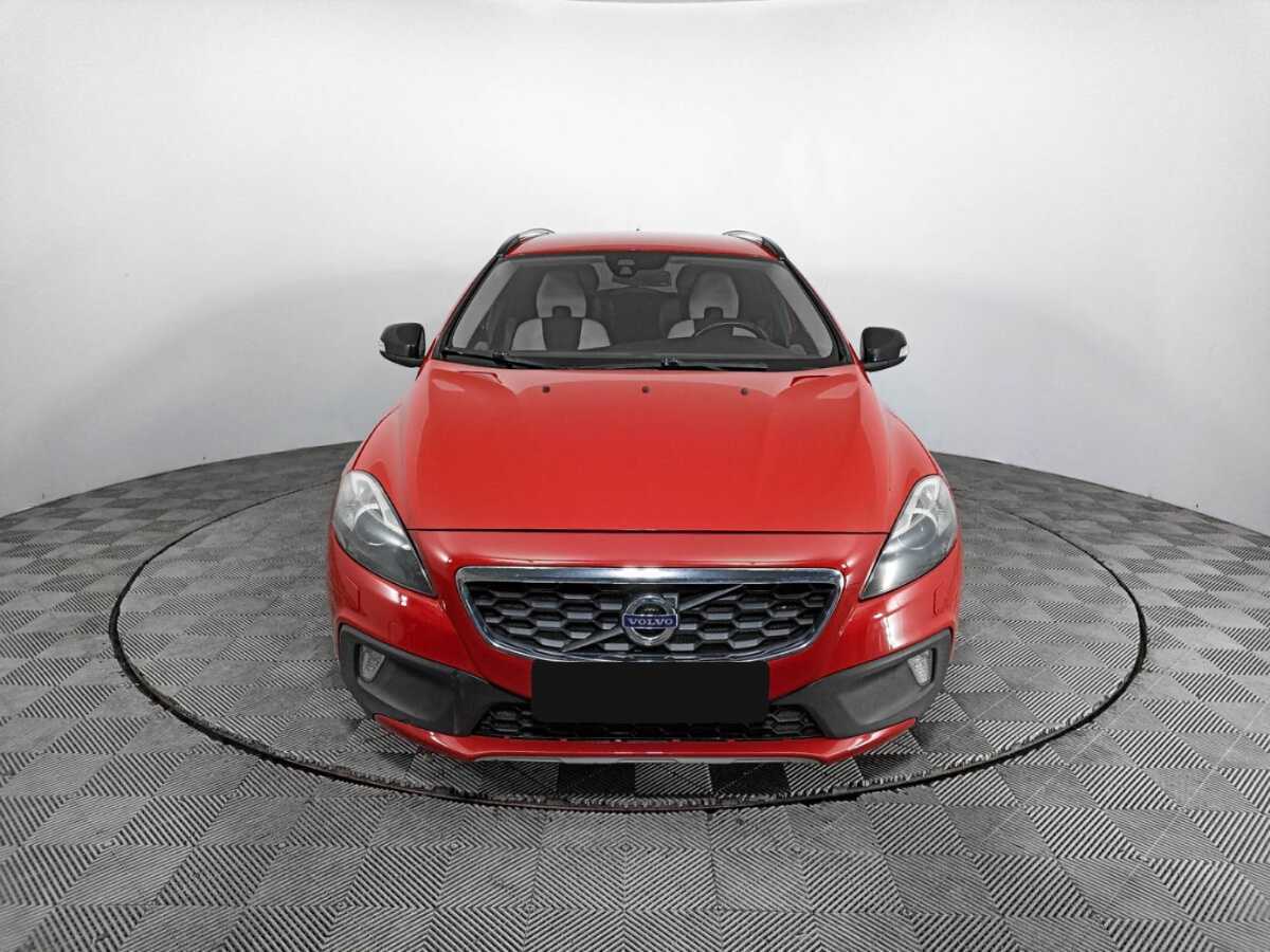 Volvo V40 Cross Country с пробегом — 2013 год. Фото: #1