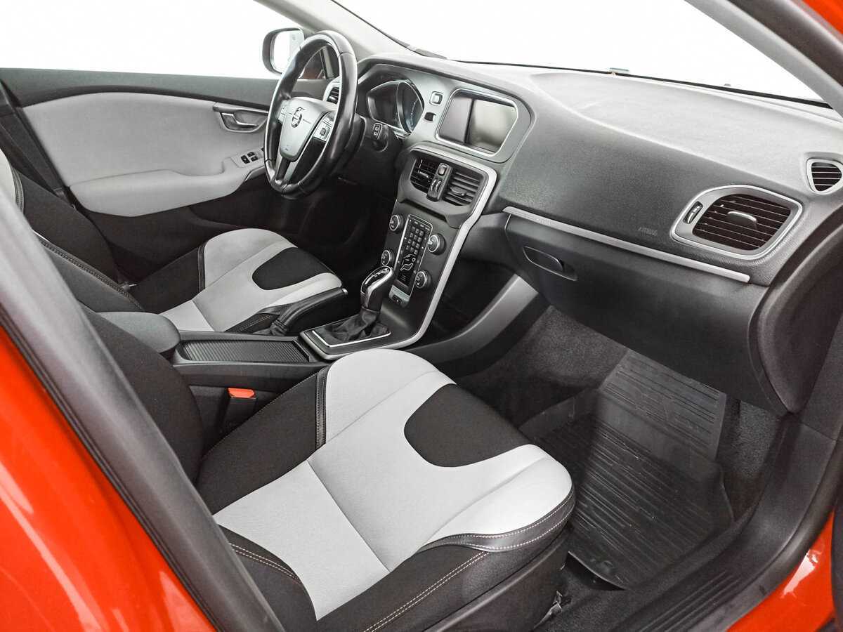 Volvo V40 Cross Country с пробегом — 2013 год. Фото: #6