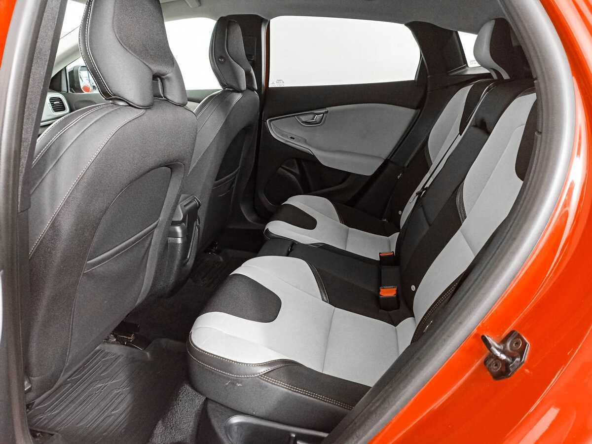 Volvo V40 Cross Country с пробегом — 2013 год. Фото: #7