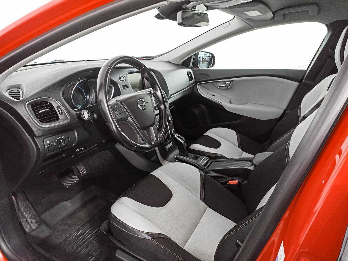 Volvo V40 Cross Country с пробегом — 2013 год. Фото: #11