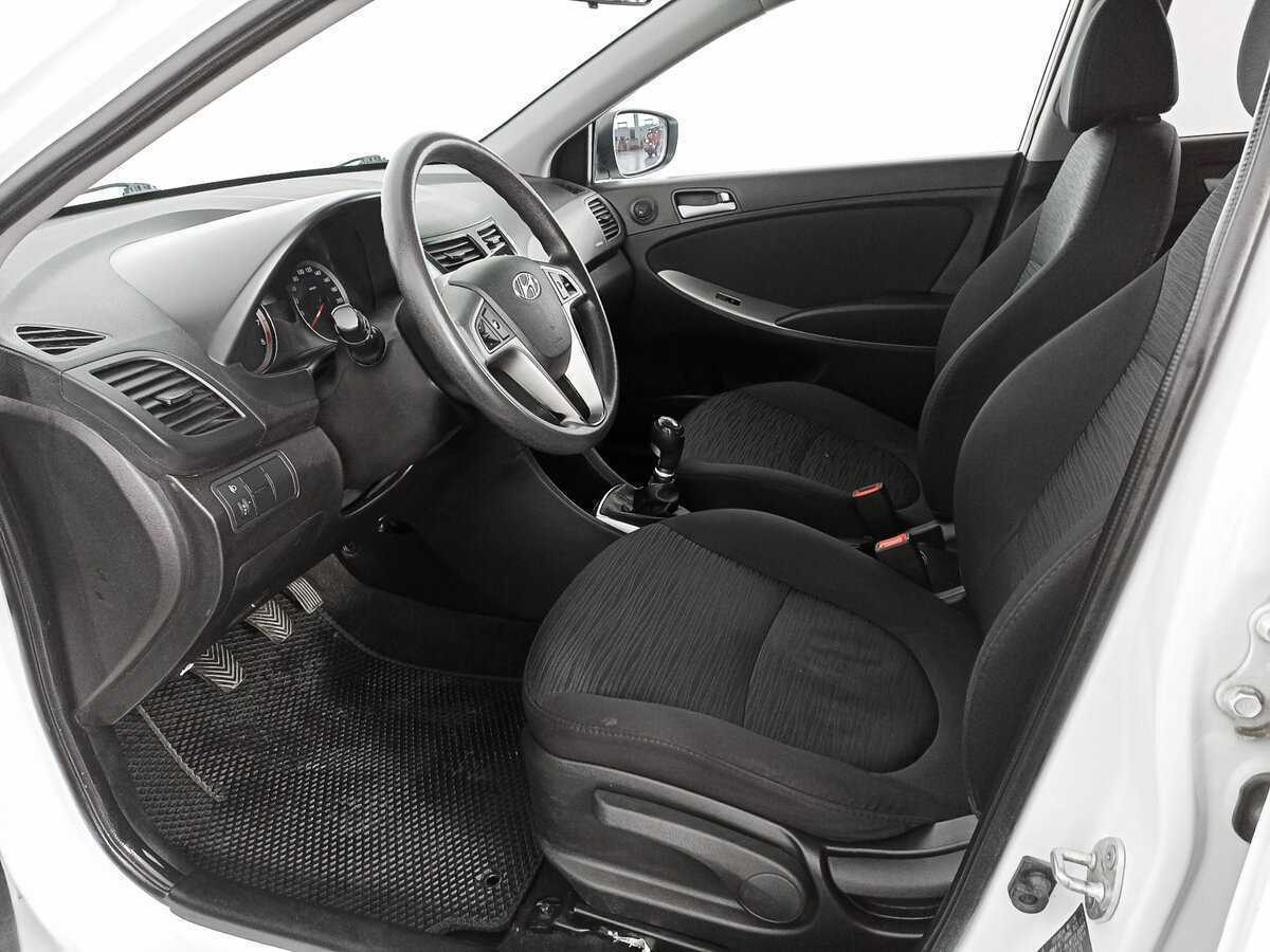 Hyundai Solaris с пробегом — 2015 год. Фото: #13