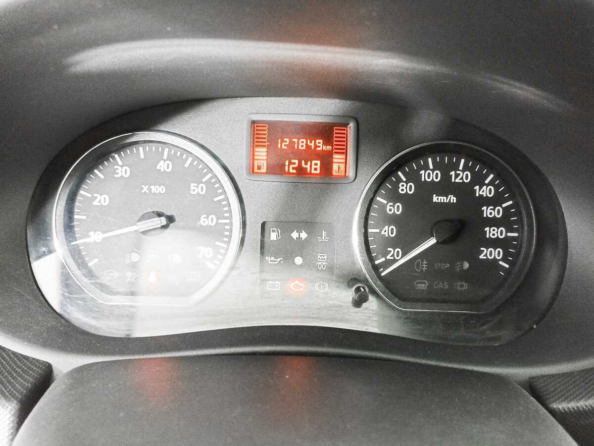 Renault Sandero с пробегом — 2014 год. Фото: #10