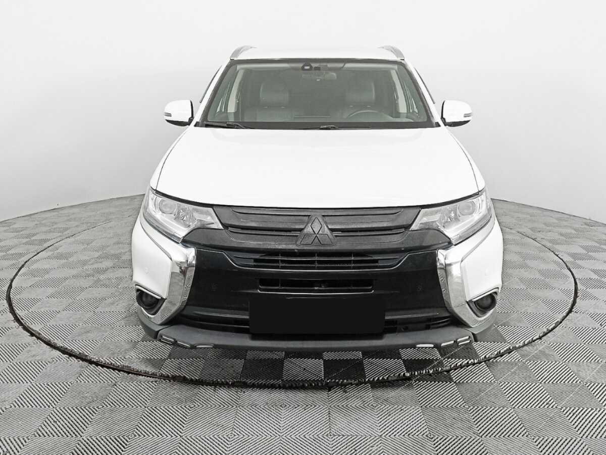 Mitsubishi Outlander с пробегом — 2018 год. Фото: #1