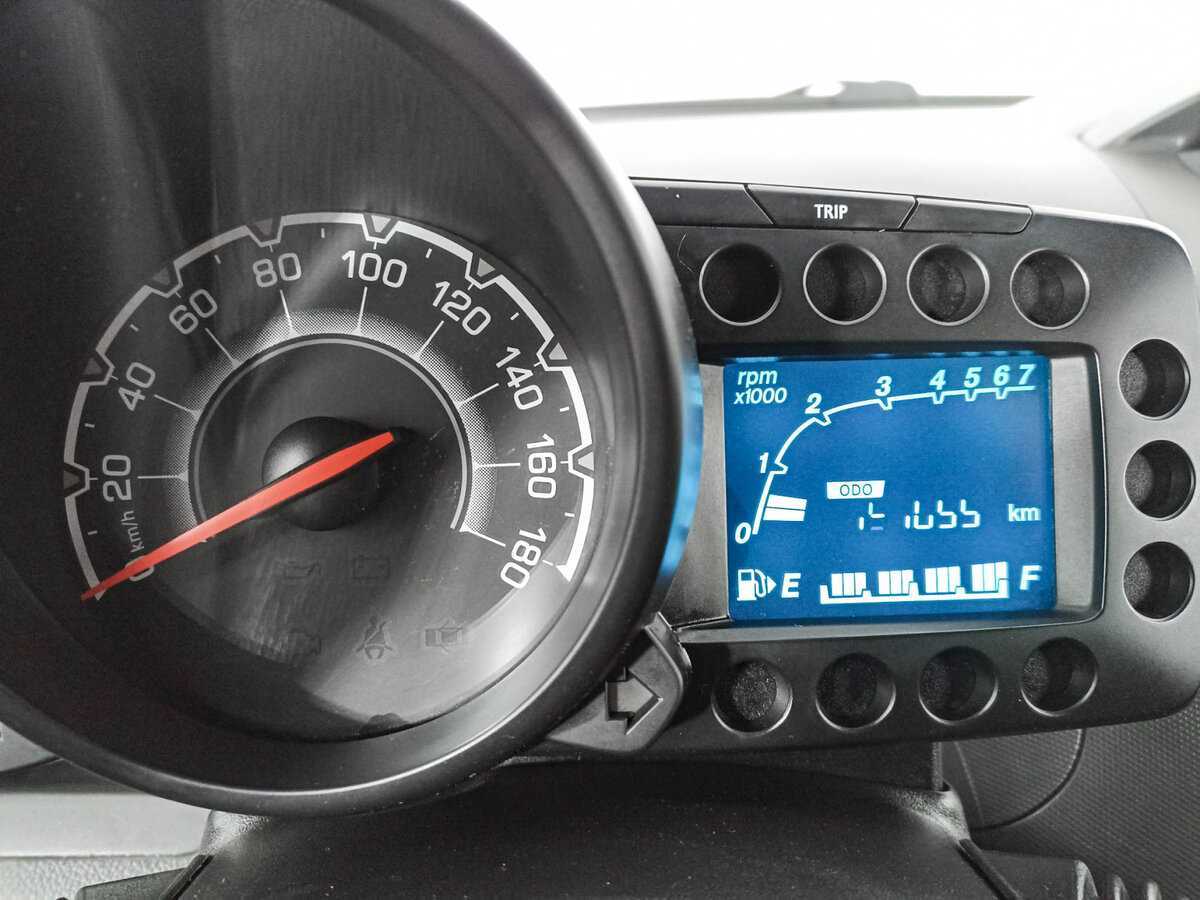 Chevrolet Spark с пробегом — 2011 год. Фото: #10