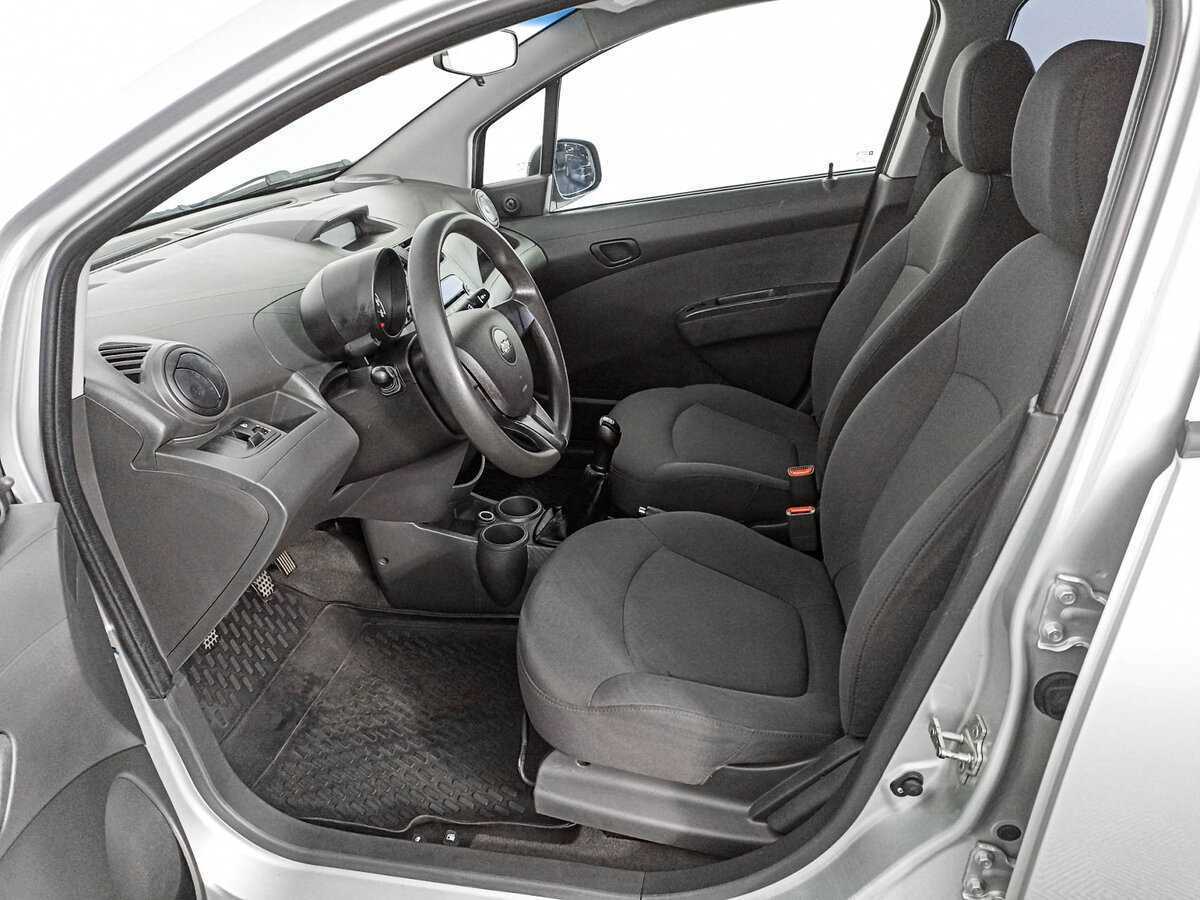 Chevrolet Spark с пробегом — 2011 год. Фото: #13