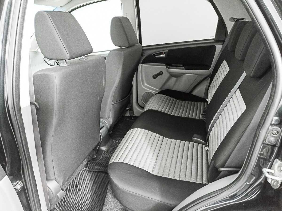 Suzuki SX4 с пробегом — 2011 год. Фото: #9