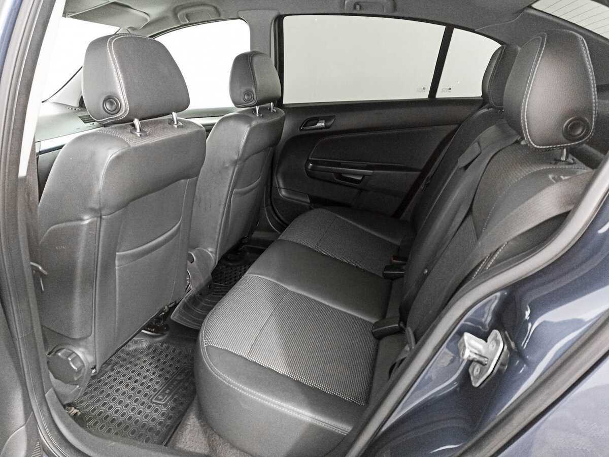 Opel Astra с пробегом — 2010 год. Фото: #9