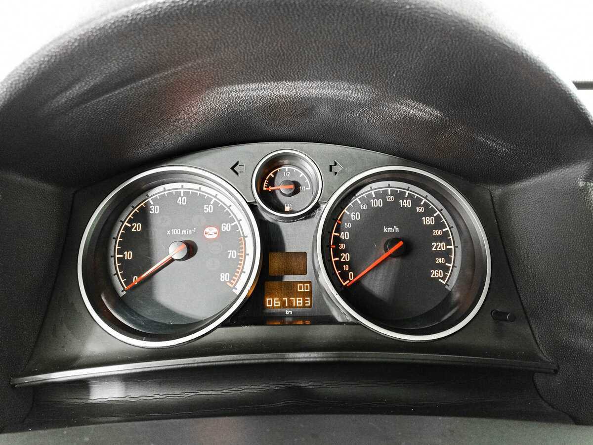 Opel Astra с пробегом — 2010 год. Фото: #10