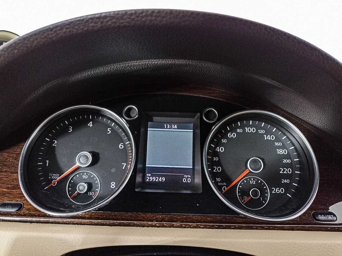 Volkswagen Passat с пробегом — 2011 год. Фото: #10