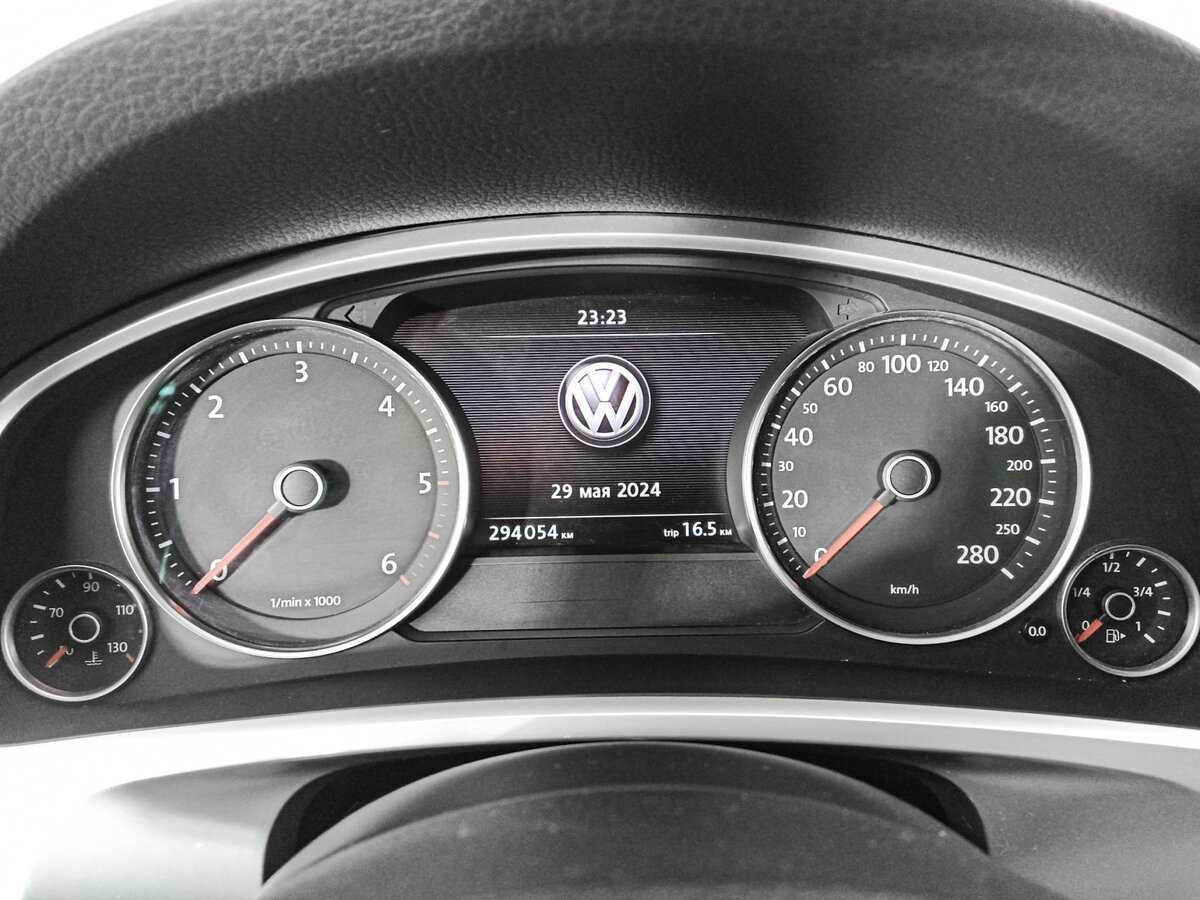 Volkswagen Touareg с пробегом — 2013 год. Фото: #10