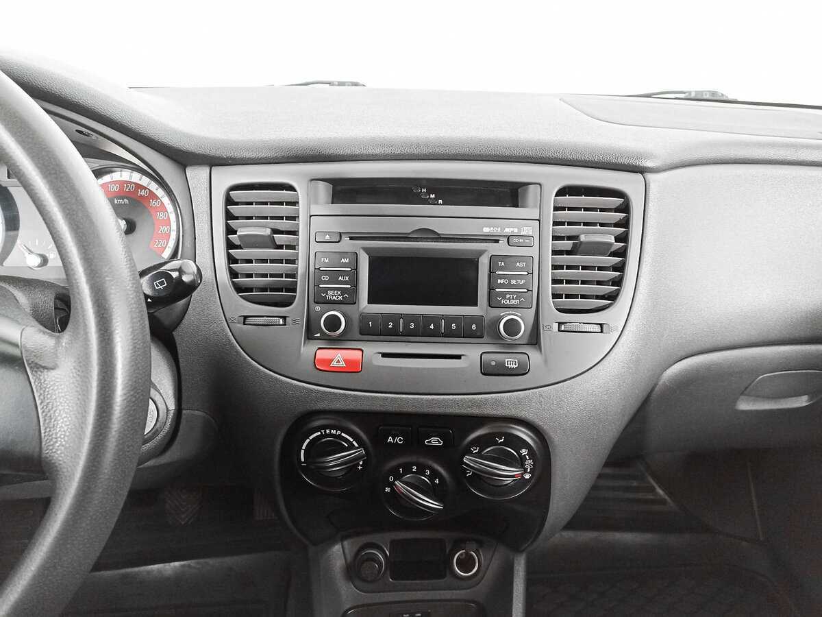 Kia Rio с пробегом — 2010 год. Фото: #12