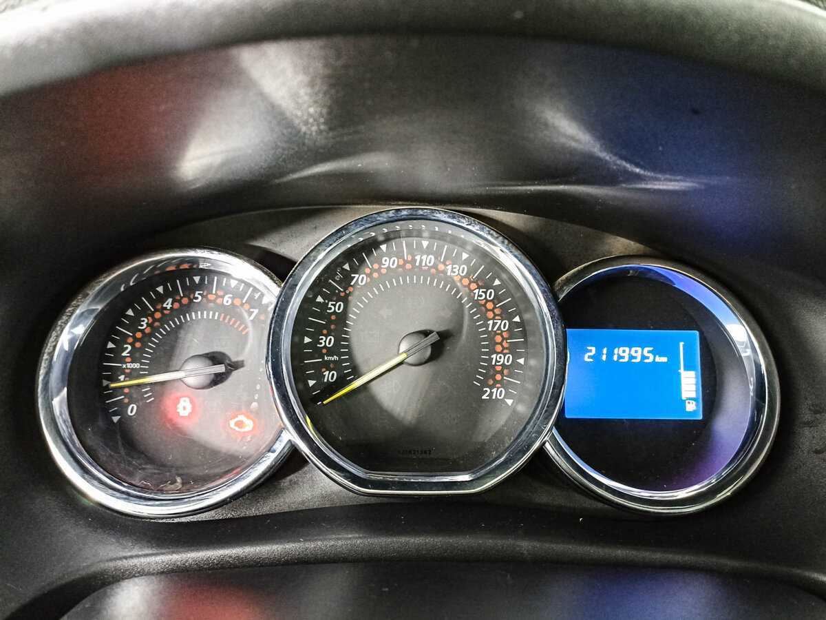 Renault Sandero с пробегом — 2017 год. Фото: #10