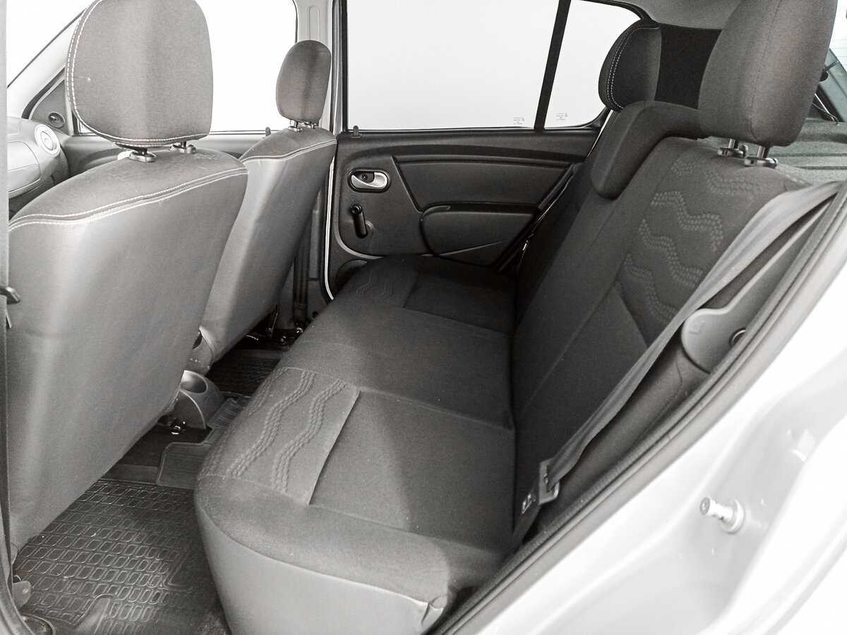 Renault Sandero с пробегом — 2013 год. Фото: #9