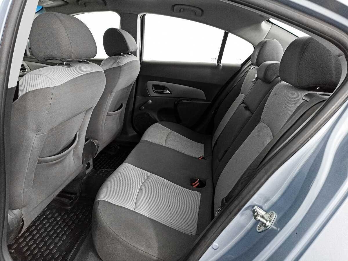 Chevrolet Cruze с пробегом — 2010 год. Фото: #9