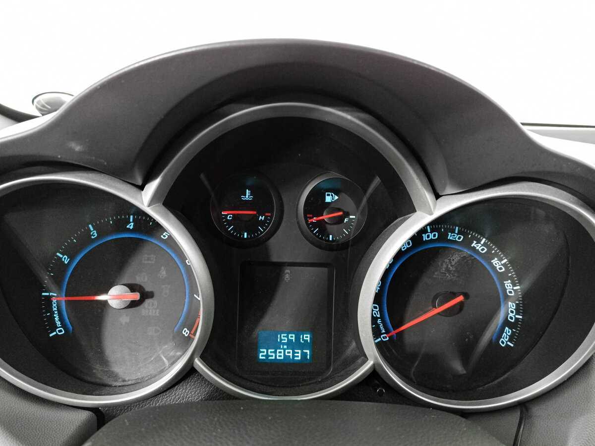 Chevrolet Cruze с пробегом — 2010 год. Фото: #10