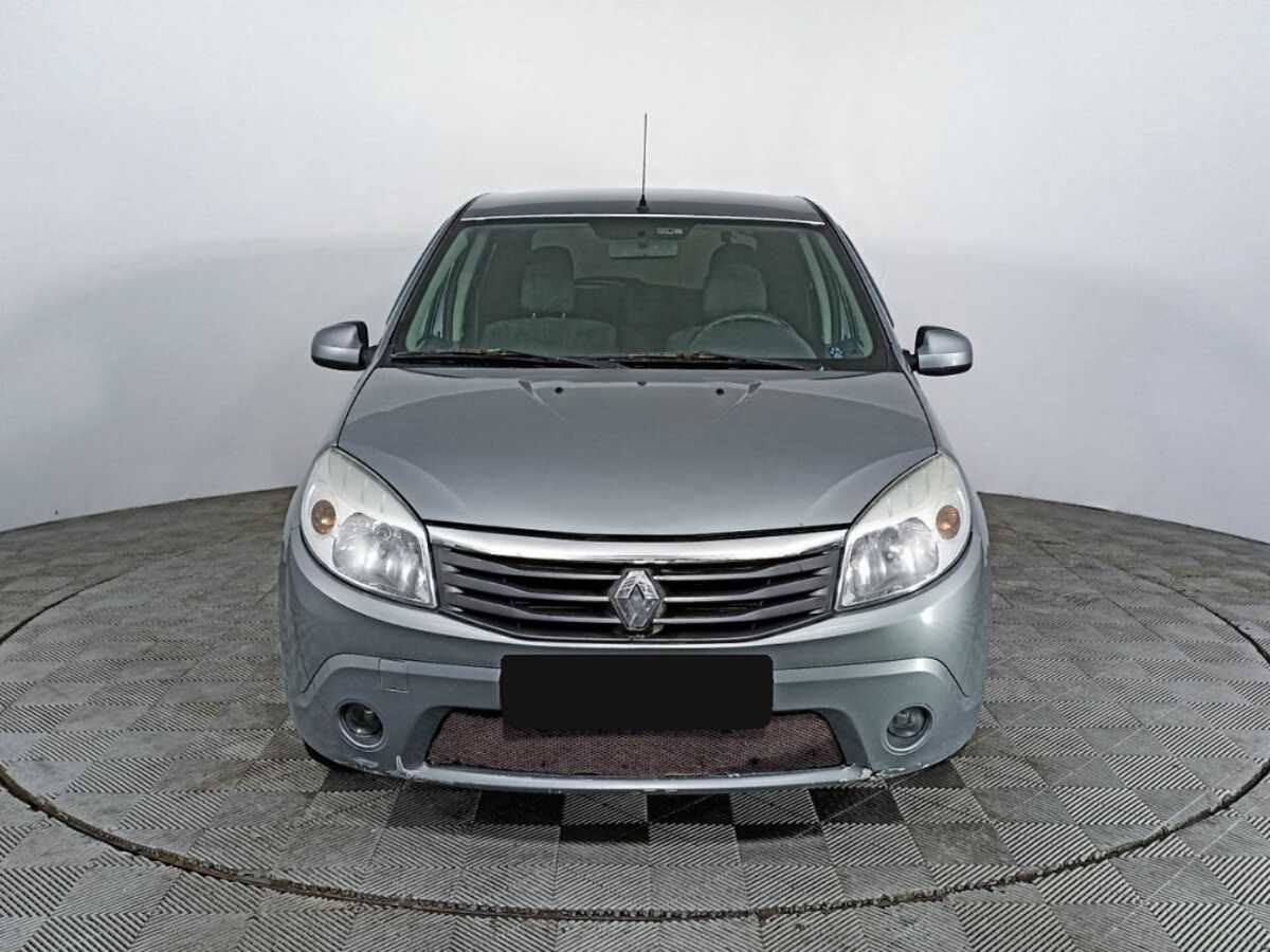 Renault Sandero с пробегом — 2010 год. Фото: #1