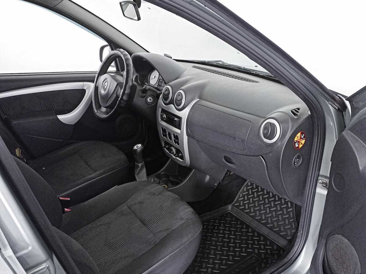 Renault Sandero с пробегом — 2010 год. Фото: #7